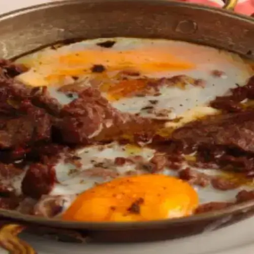 Scrambled Eggs With Roast Beef